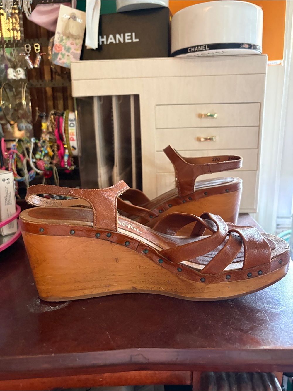 1970s Woodworks by Thom McaAn Thom McAn Brown Leather Wood-Effect Wedge Sandals - Picture 4 of 16
